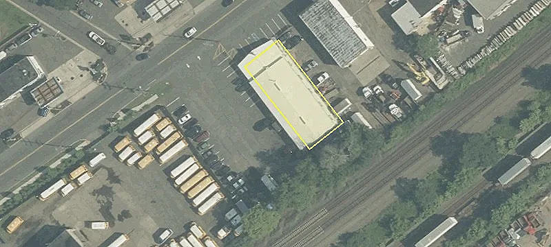 320 Lincoln Blvd