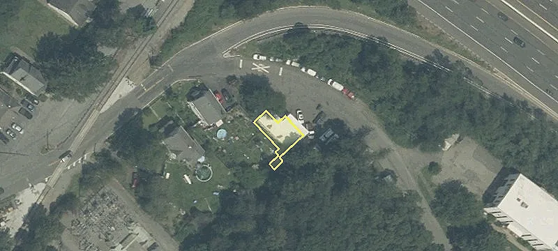 2 Vanderhoof Ave