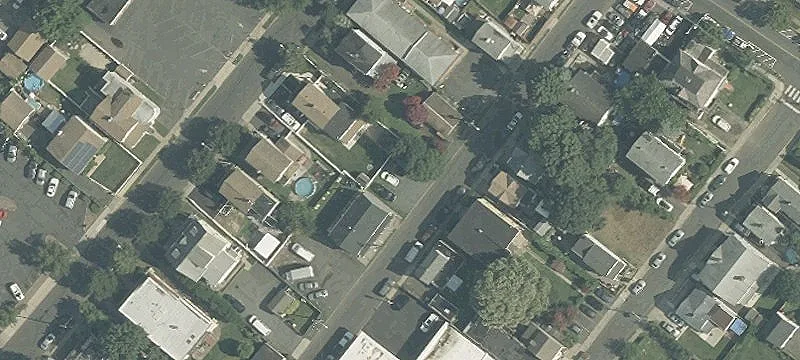 33 Race St