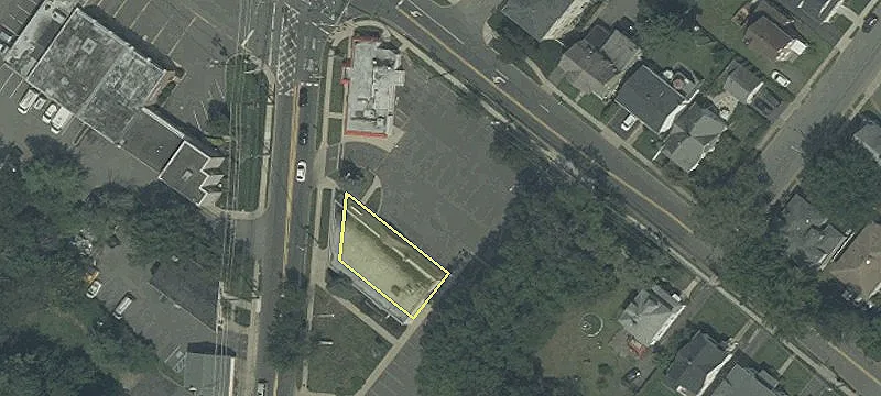 210 Rochelle Ave