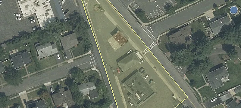21-22 Saddle Riv Rd