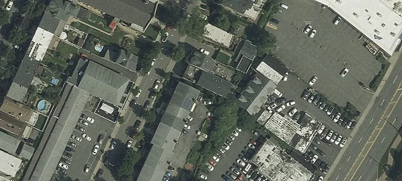 51 Edgewater Pl