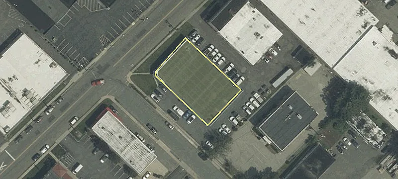 855 Bloomfield Ave