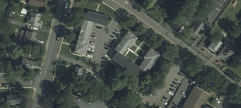 90 Ivy Ln