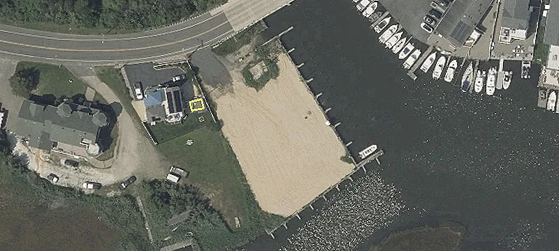493 Bay Ave