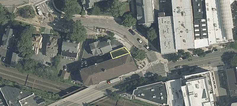 8 Kent Pl Blvd