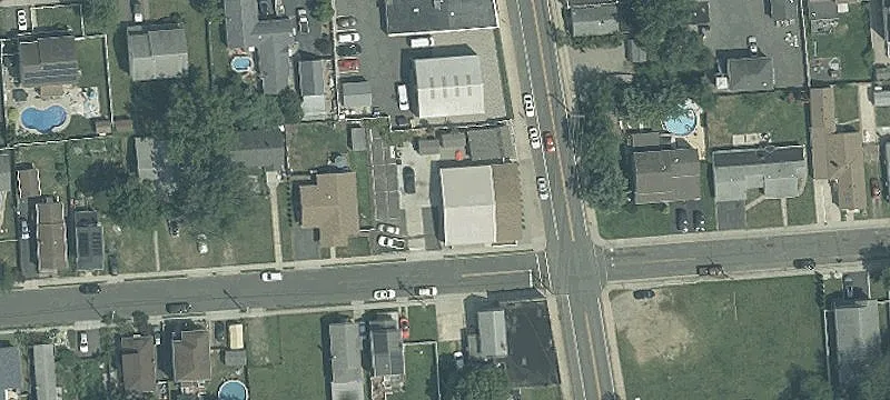 615-617 Un Ave, Unit 617