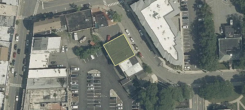 24 Lakeside Ave