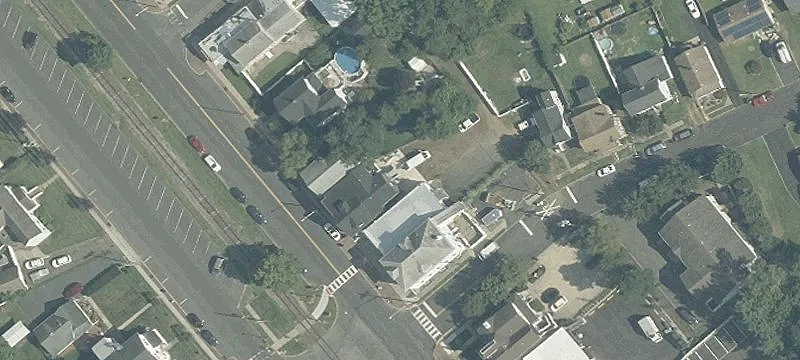 33 Railroad Ave