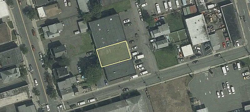 121 Mdw St