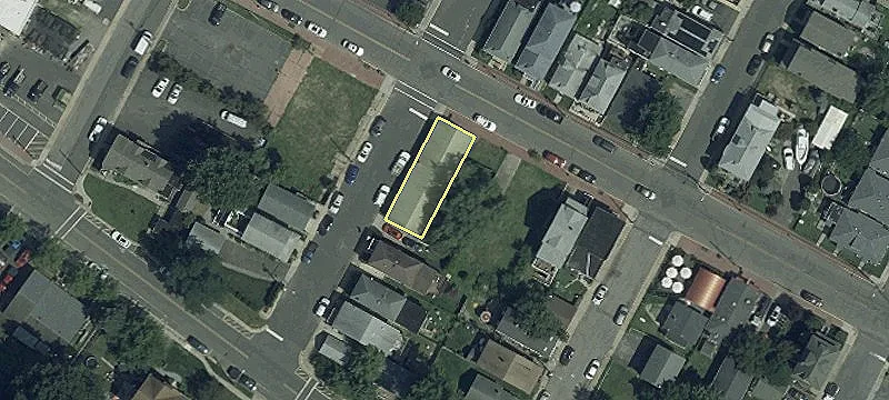 295 Bay Ave