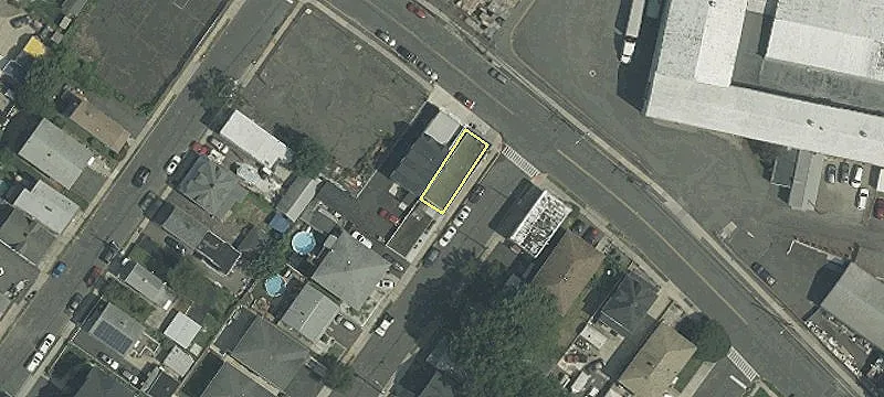 166 Long Ave