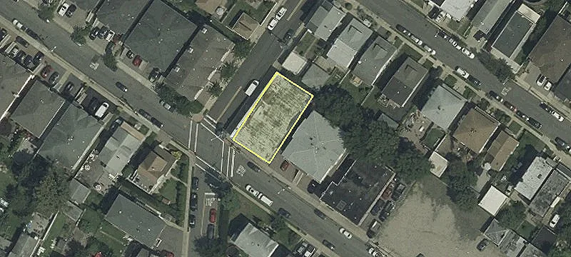 395 Henry St