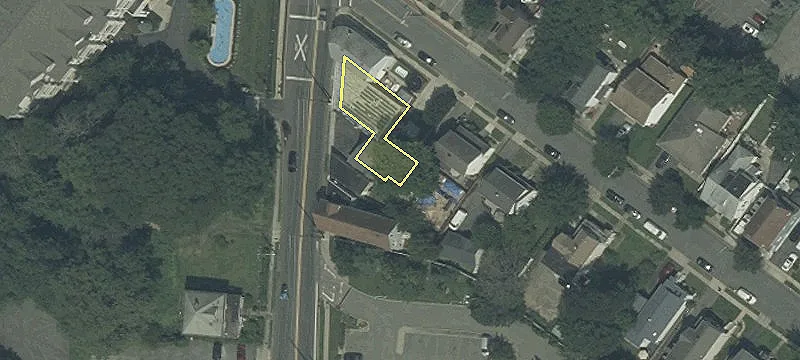 166 Rochelle Ave