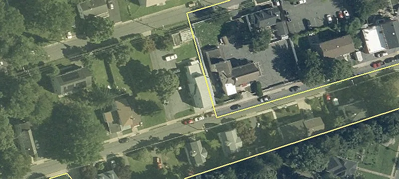 28 Lawn Park Ave