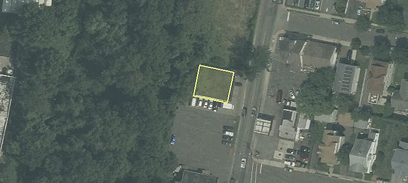 16-26 Maple Ave