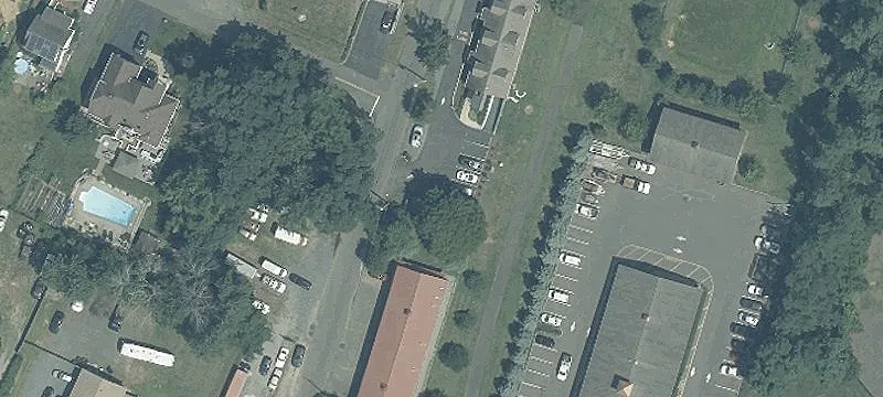 10 Railroad Ave