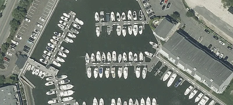 520 Bay Ave