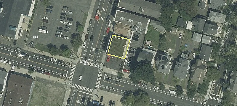 900 Main St