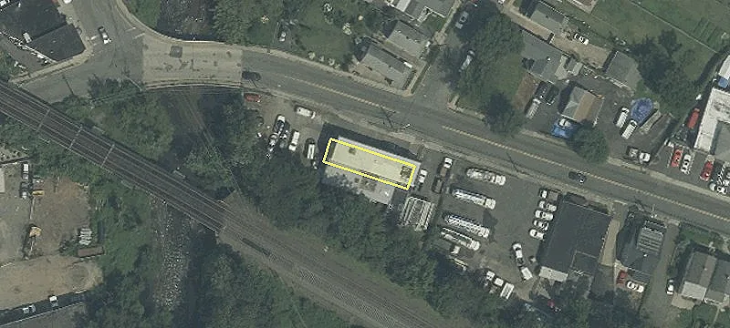 11 Saddle Riv Ave