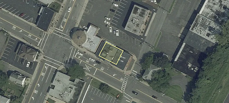 153 Paris Ave