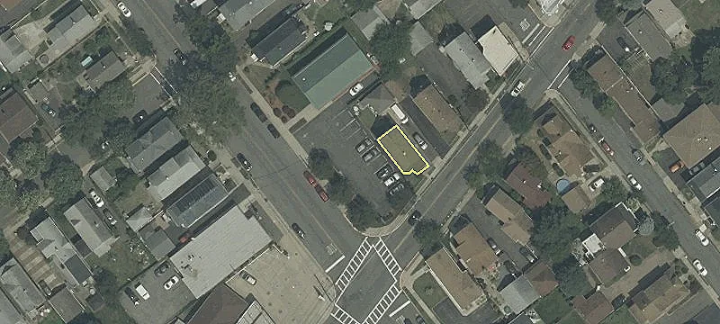 225 Maple Ave