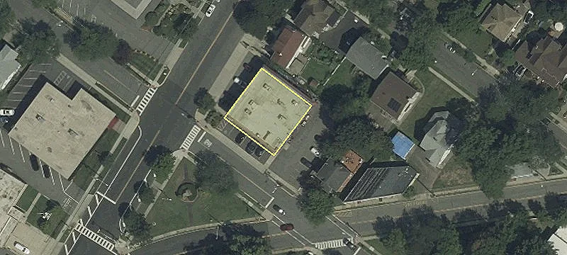 824 Broad Ave