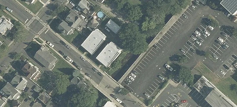 24 Duer St