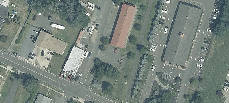 8 Railroad Ave