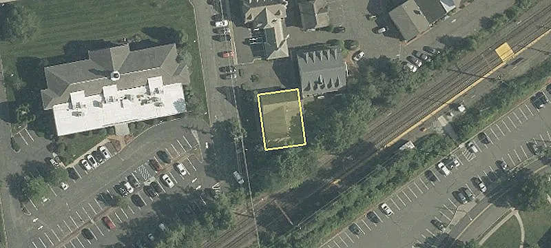 78 Floral Ave