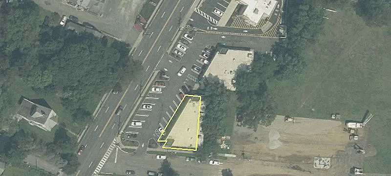 568-570 Un Ave, Unit 570