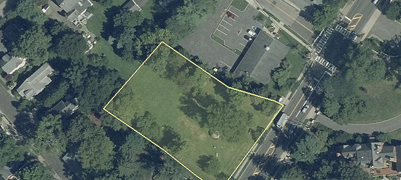 2611 Main St