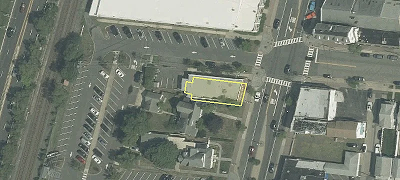 323 Main St