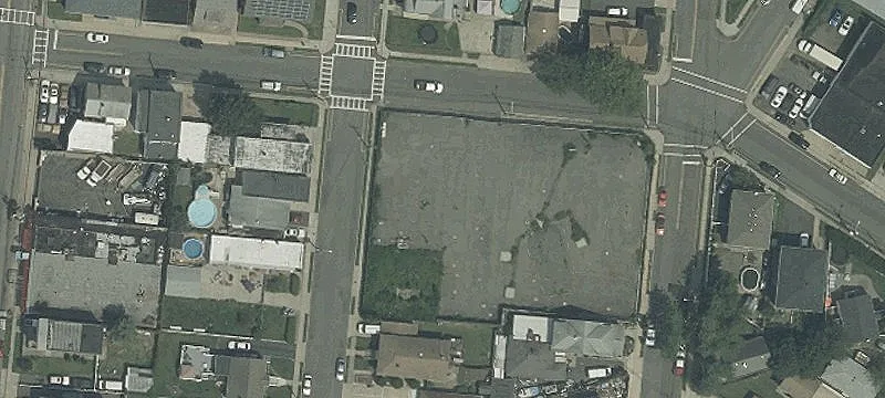 200 Lincoln Pl