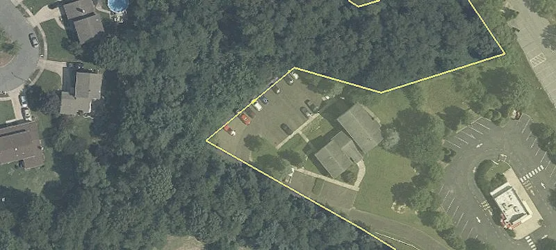 307 Greentree Rd