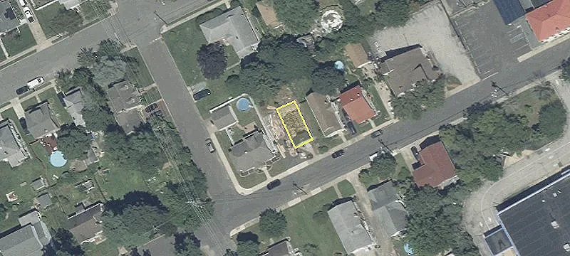 12 Taunton Ave