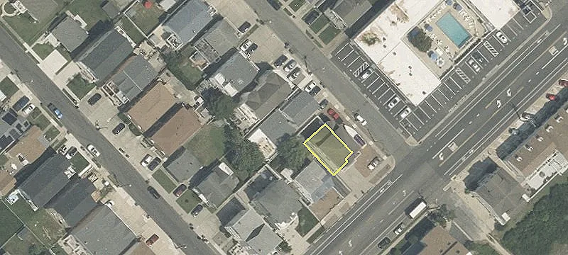 228 4th N St