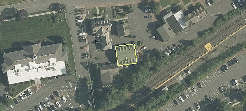 72 Floral Ave