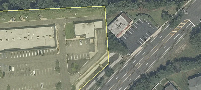 320 Greentree Rd