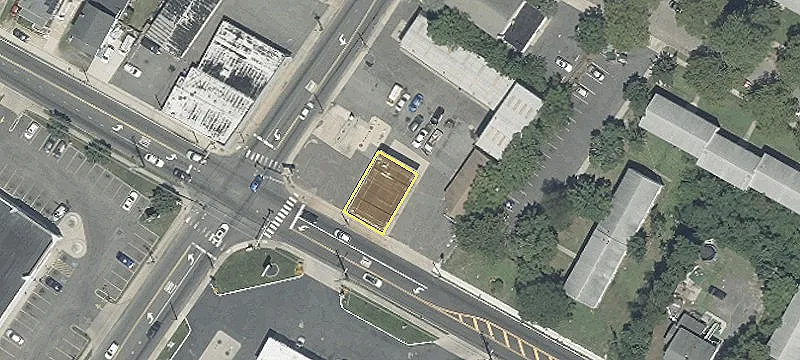 900 Main St