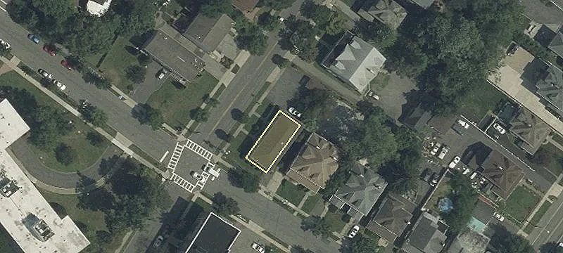 48 Gates Ave