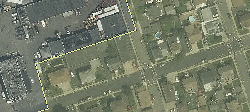 385 President St