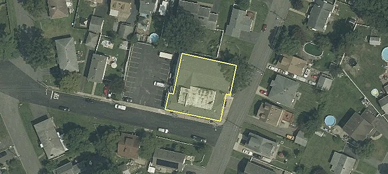 4 Woodhull Ave