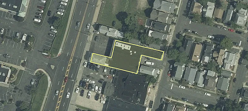 82 Main St