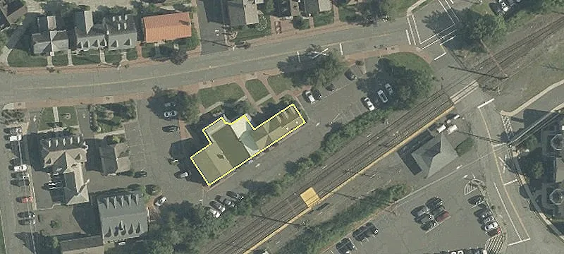 72 Floral Ave