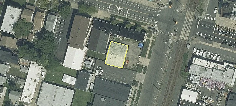 900 4th Ave