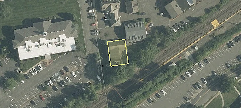72 Floral Ave