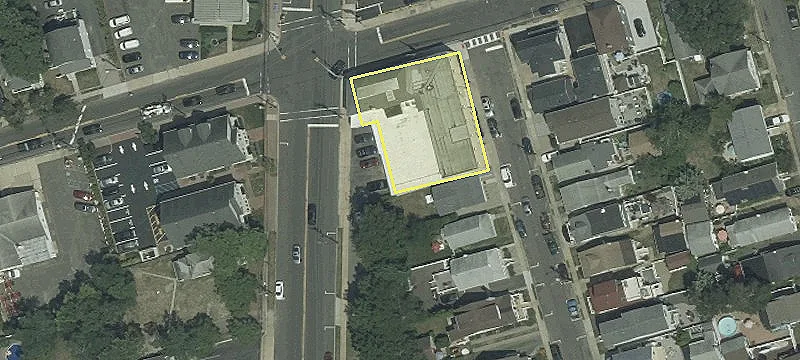 1800 Main St