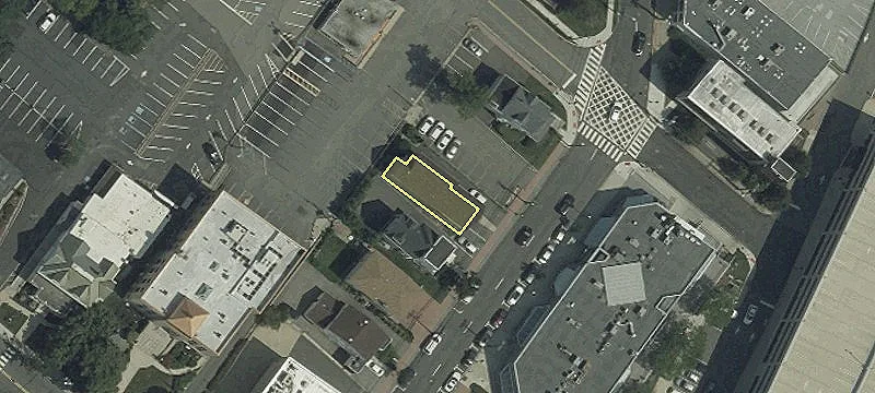 2027 Ctr Ave