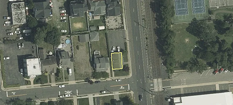 501 Forman Ave